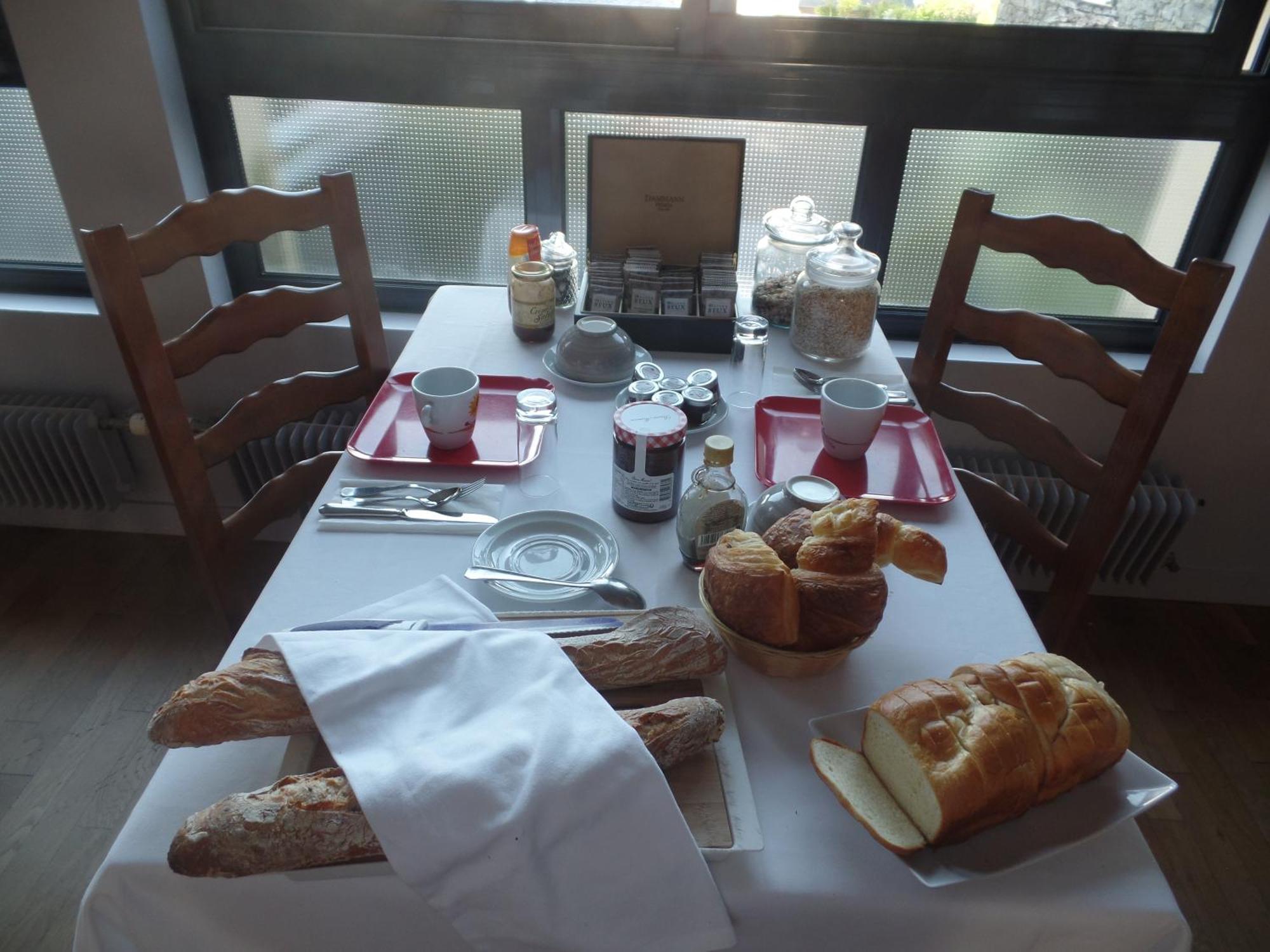 Logis Hotel Restaurant Le Commerce Guichen Ngoại thất bức ảnh